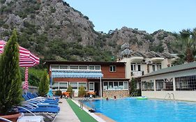 Canada Hotel & Bungalows